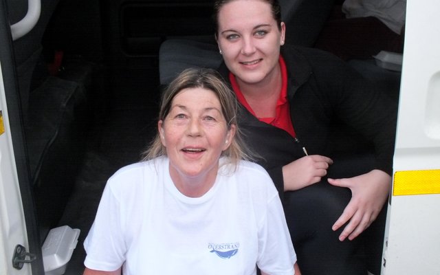 Sharman Geldenhuys en Edna van der Linde van Gansbaai Biblioteek